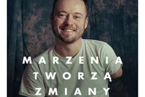 na pierwszym planie bohater dzisiejszego spotkania Mariusz Kędzierski